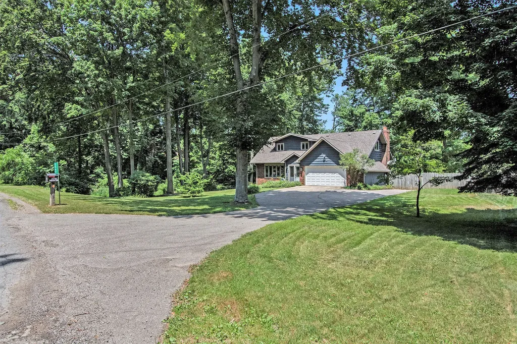 2569 Ridgewood Trail Oronoko Charter Township MI 49103