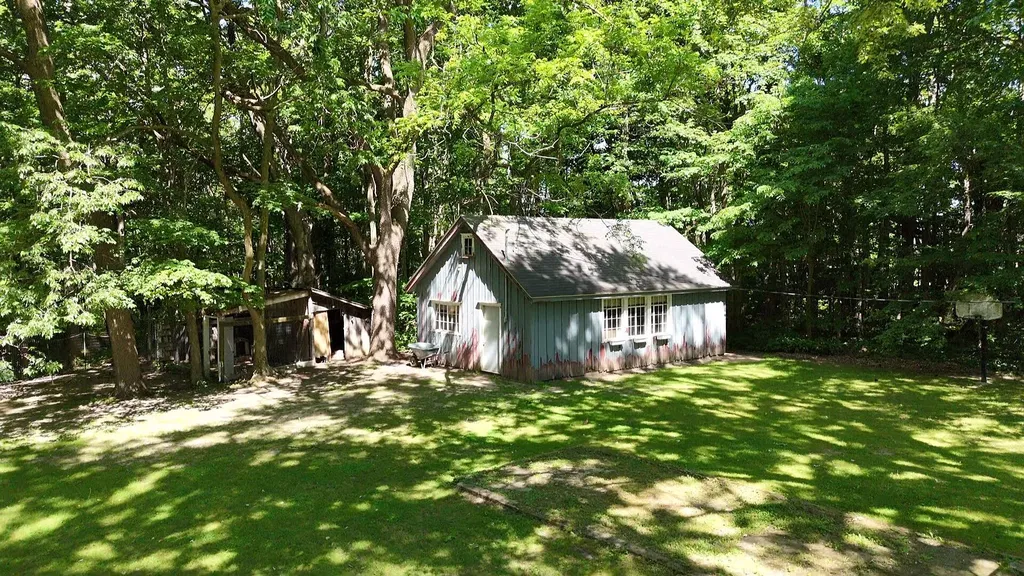 60198 67 1/2 Street Hartford Township MI 49057