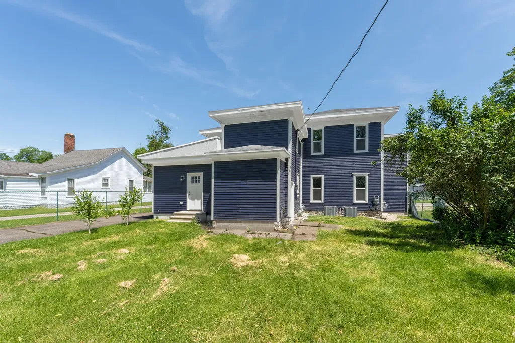 18 Franklin Street Hartford City MI 49057