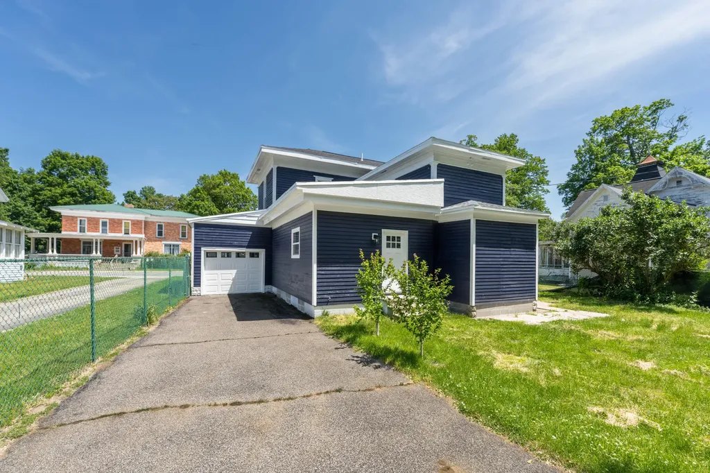 18 Franklin Street Hartford City MI 49057