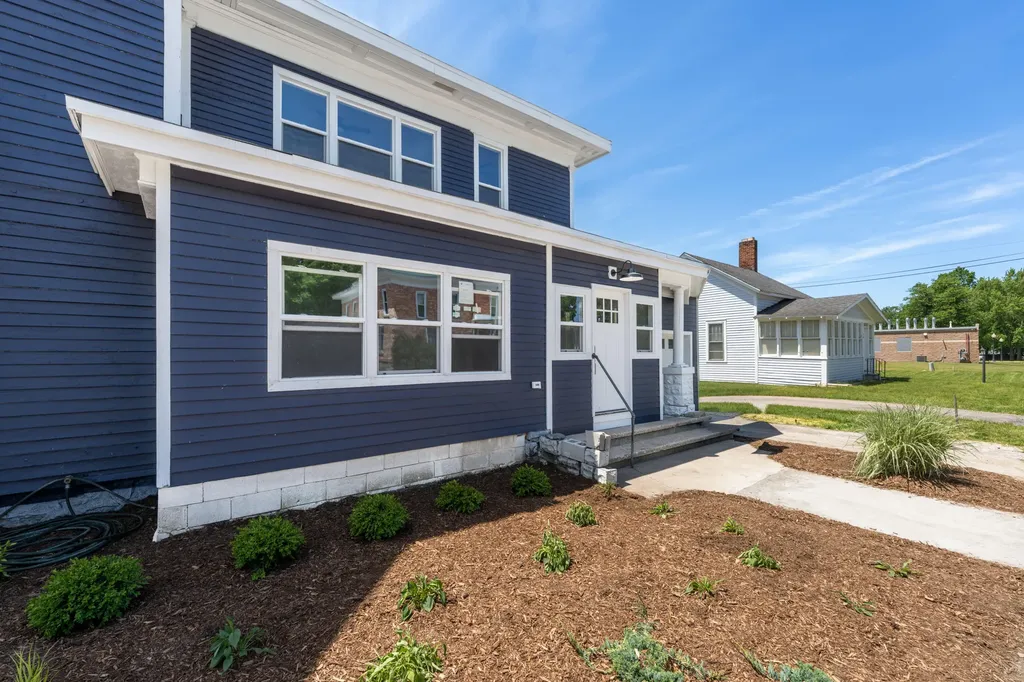 18 Franklin Street Hartford City MI 49057