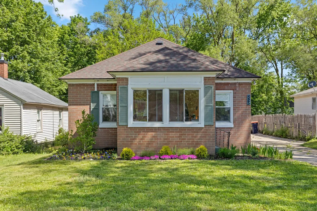 525 W 22nd Street Holland City MI 49423