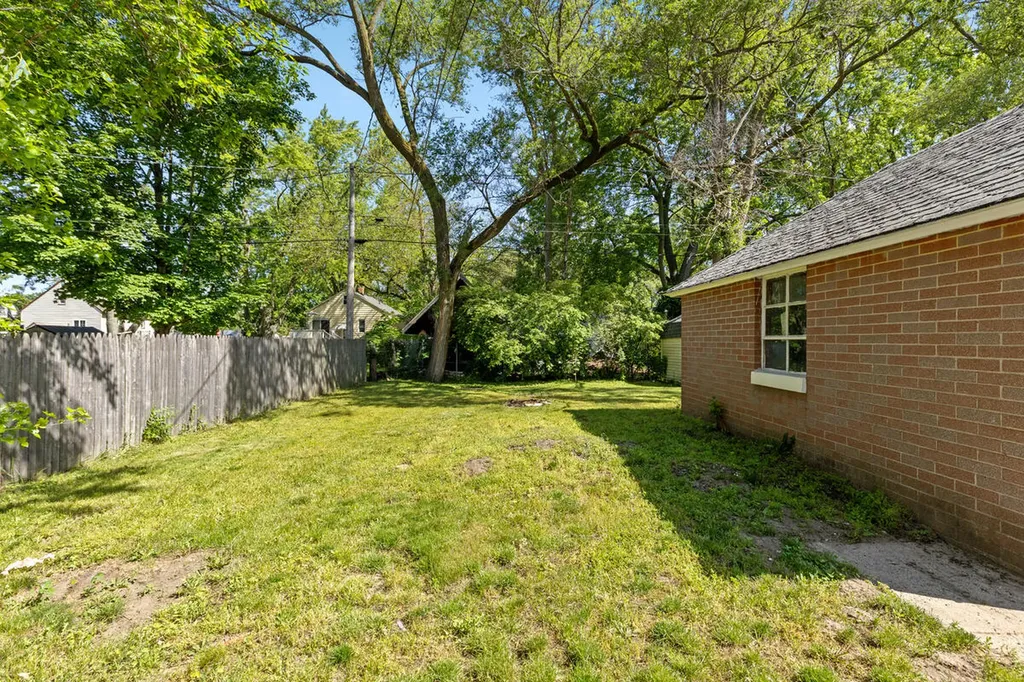 525 W 22nd Street Holland City MI 49423