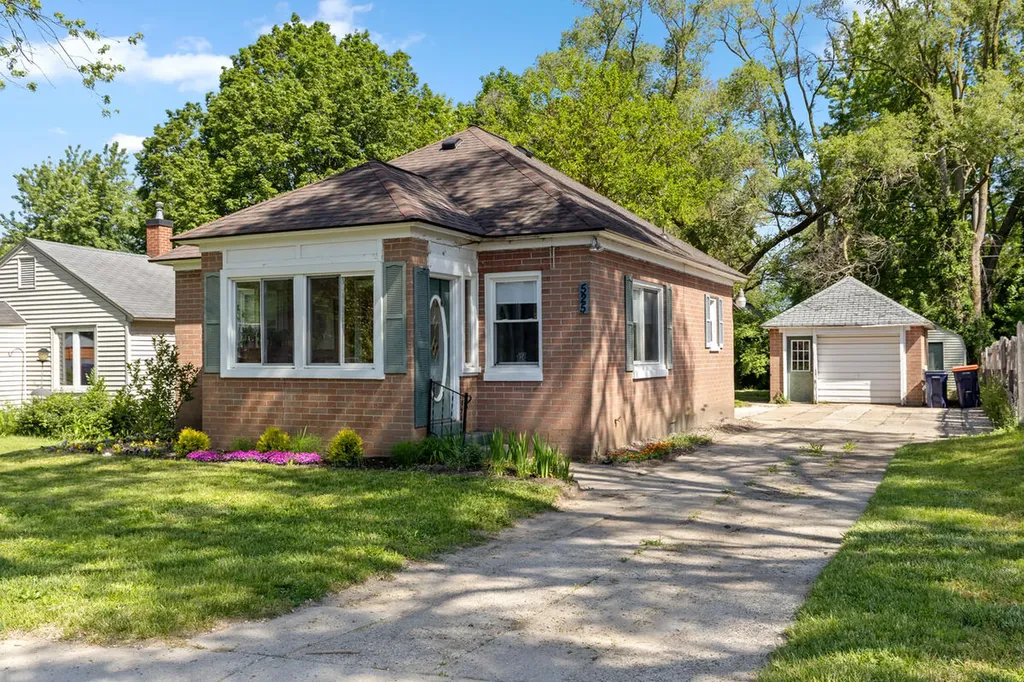 525 W 22nd Street Holland City MI 49423