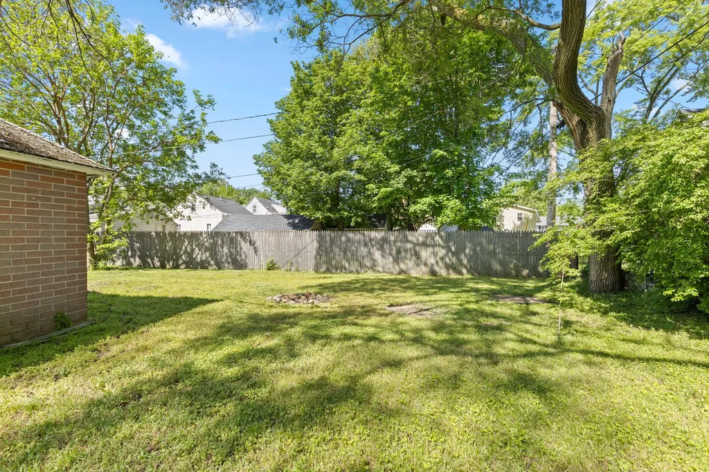 525 W 22nd Street Holland City MI 49423