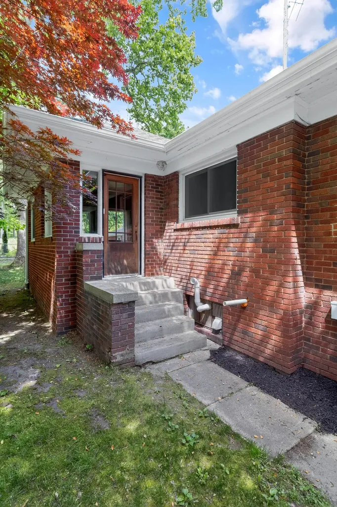321 N Broadway Street Cassopolis Village MI 49031