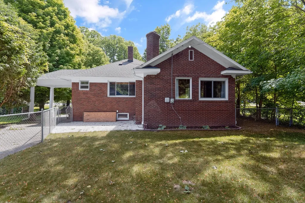 321 N Broadway Street Cassopolis Village MI 49031