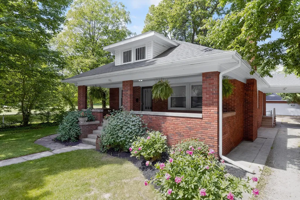 321 N Broadway Street Cassopolis Village MI 49031