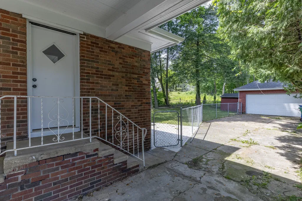 321 N Broadway Street Cassopolis Village MI 49031