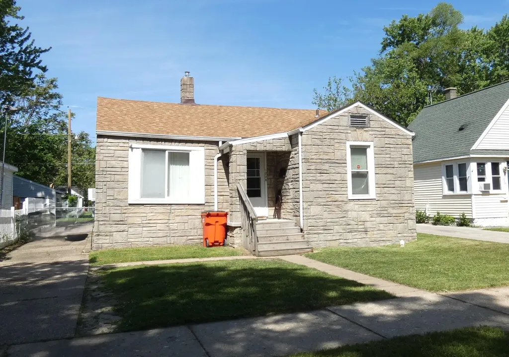 1236 Jennings Avenue Benton Harbor City MI 49022
