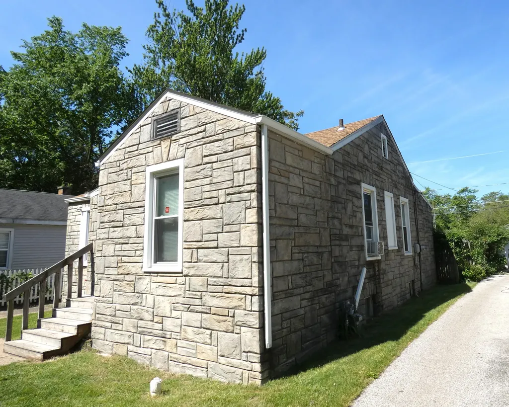 1236 Jennings Avenue Benton Harbor City MI 49022