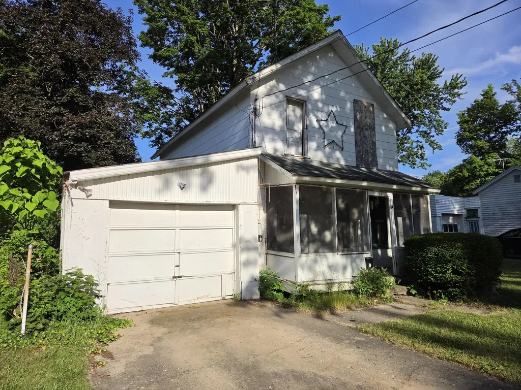 404 Mcomber Street Dowagiac City MI 49047