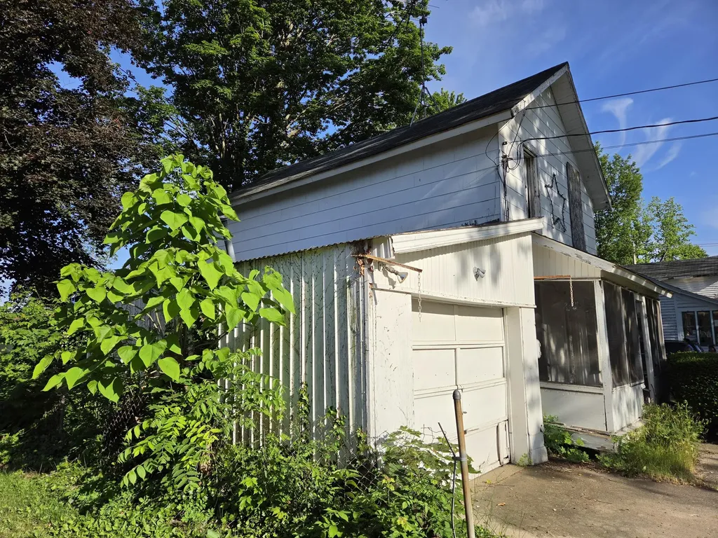 404 Mcomber Street Dowagiac City MI 49047