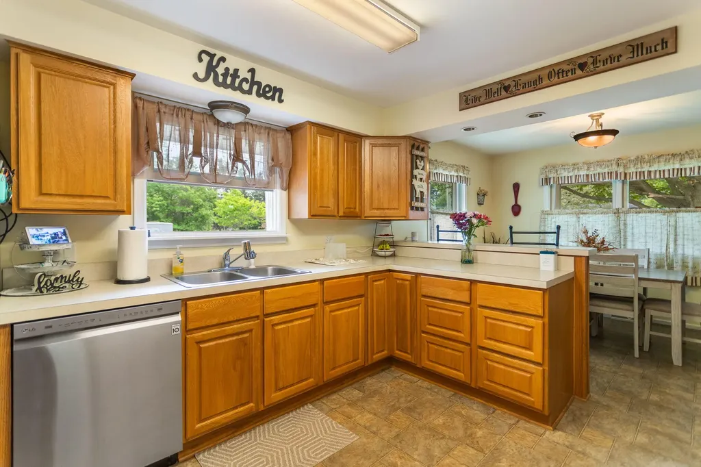 72354 M 43 South Haven Charter Township MI 49090
