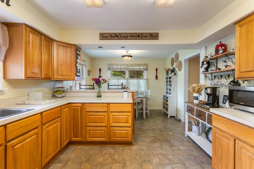 72354 M 43 South Haven Charter Township MI 49090