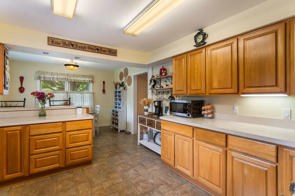 72354 M 43 South Haven Charter Township MI 49090