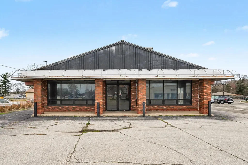 1015 E Napier Avenue Benton Charter Township MI 49022