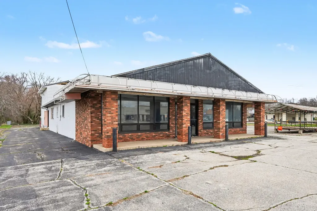 1015 E Napier Avenue Benton Charter Township MI 49022