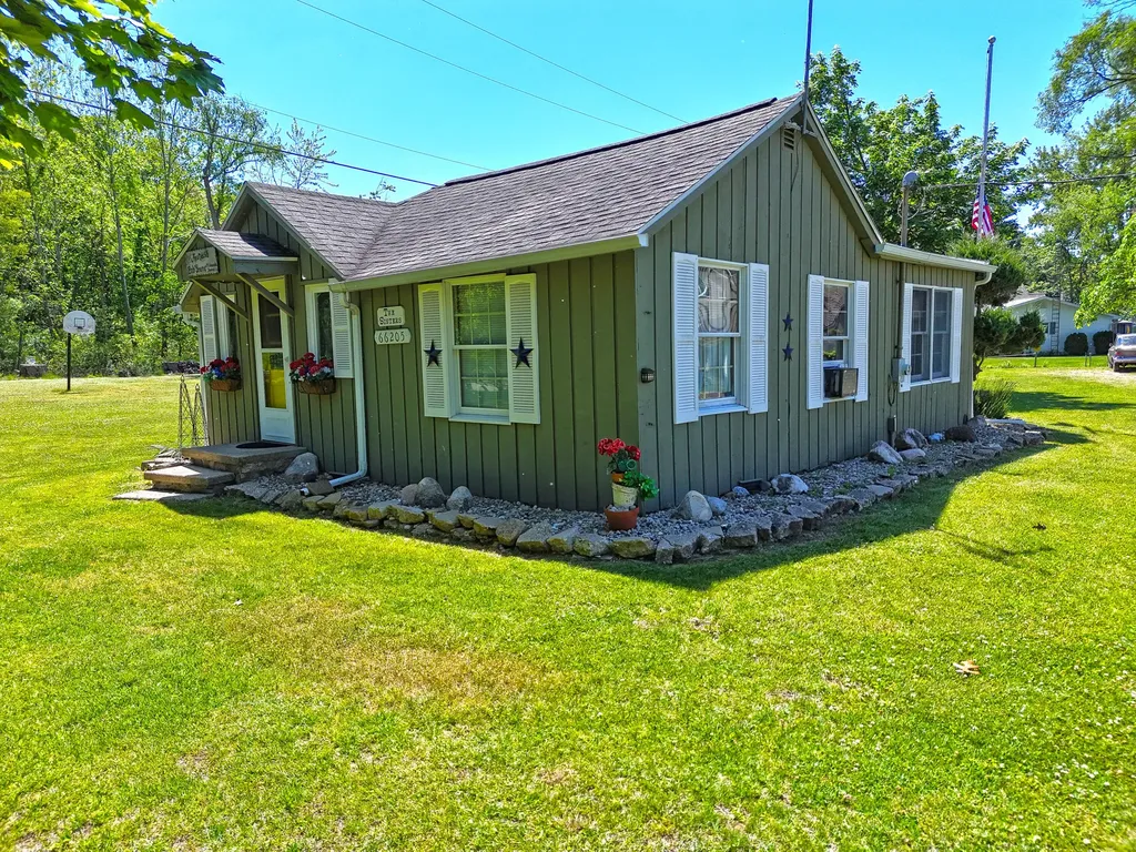 66205 94th Avenue Keeler Township MI 49047
