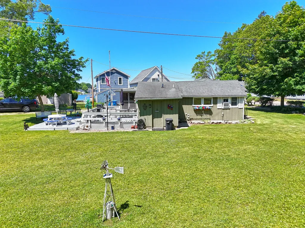 66205 94th Avenue Keeler Township MI 49047