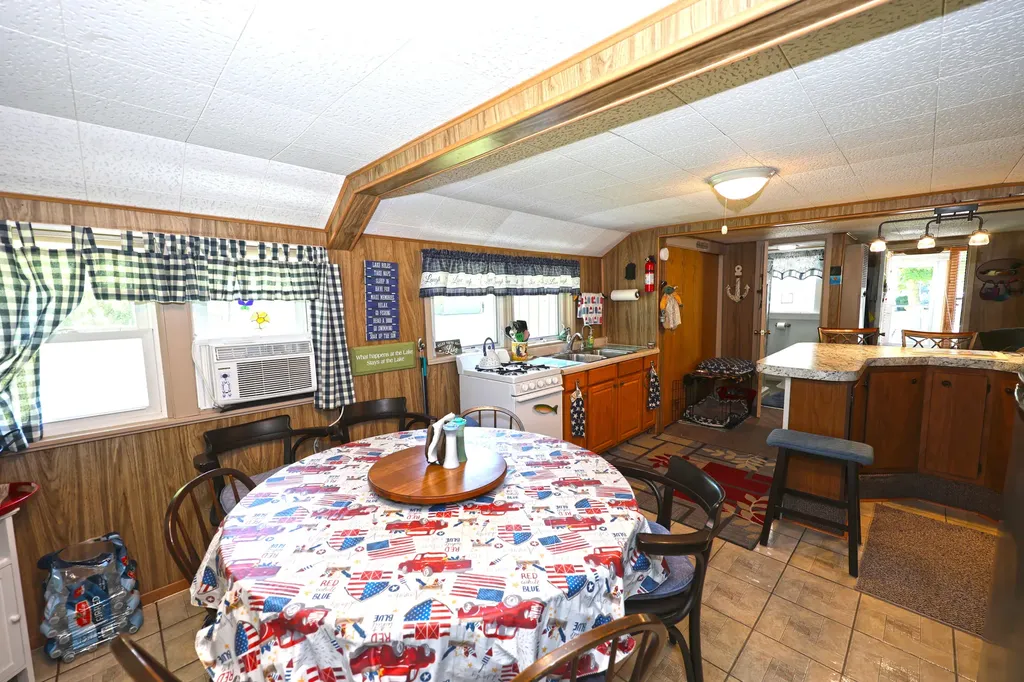 66205 94th Avenue Keeler Township MI 49047