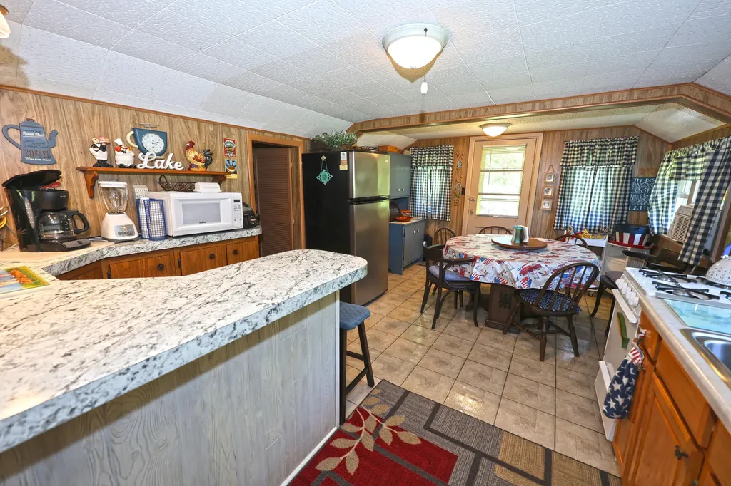 66205 94th Avenue Keeler Township MI 49047
