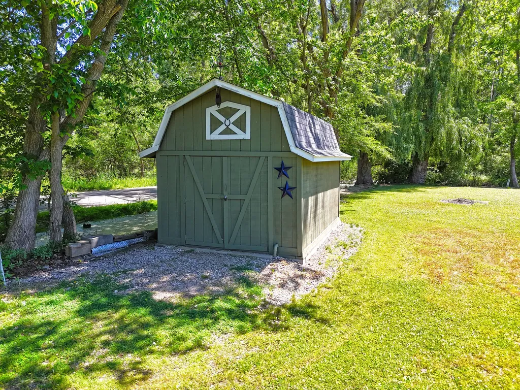 66205 94th Avenue Keeler Township MI 49047