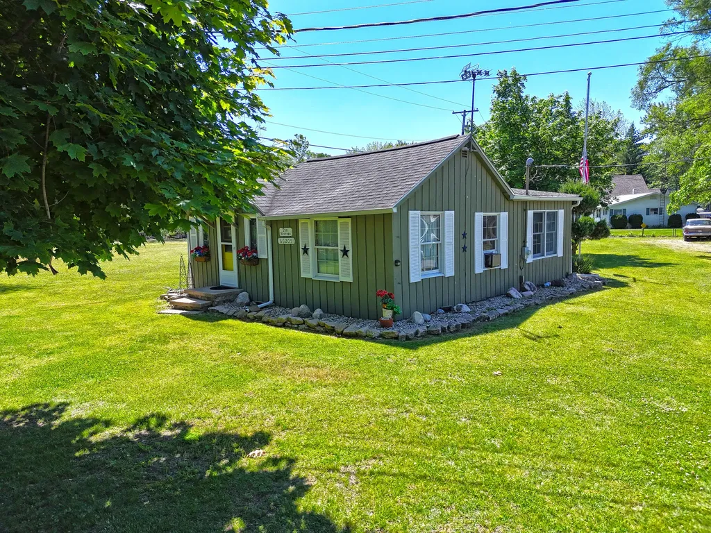 66205 94th Avenue Keeler Township MI 49047