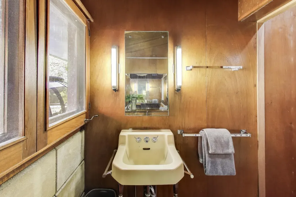 11185 Hawthorne Drive Charleston Township MI 49053