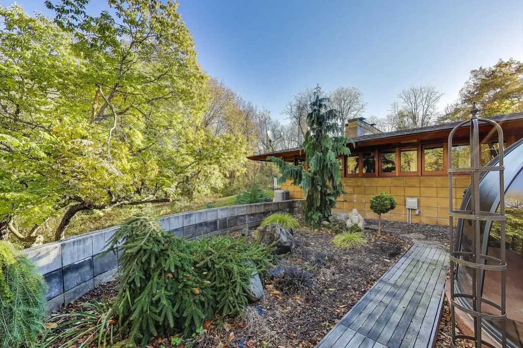 11185 Hawthorne Drive Charleston Township MI 49053