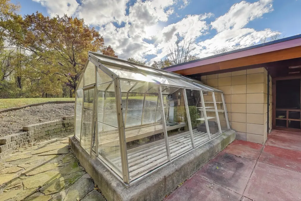 11185 Hawthorne Drive Charleston Township MI 49053