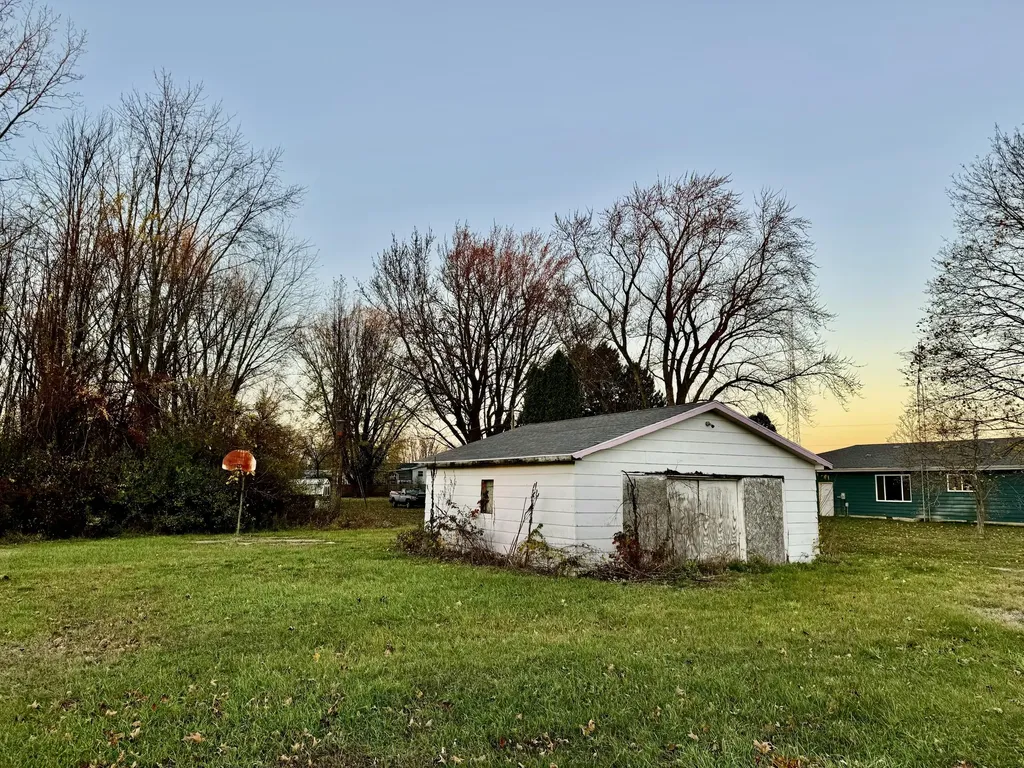 854 S Crystal Avenue Benton Charter Township MI 49022