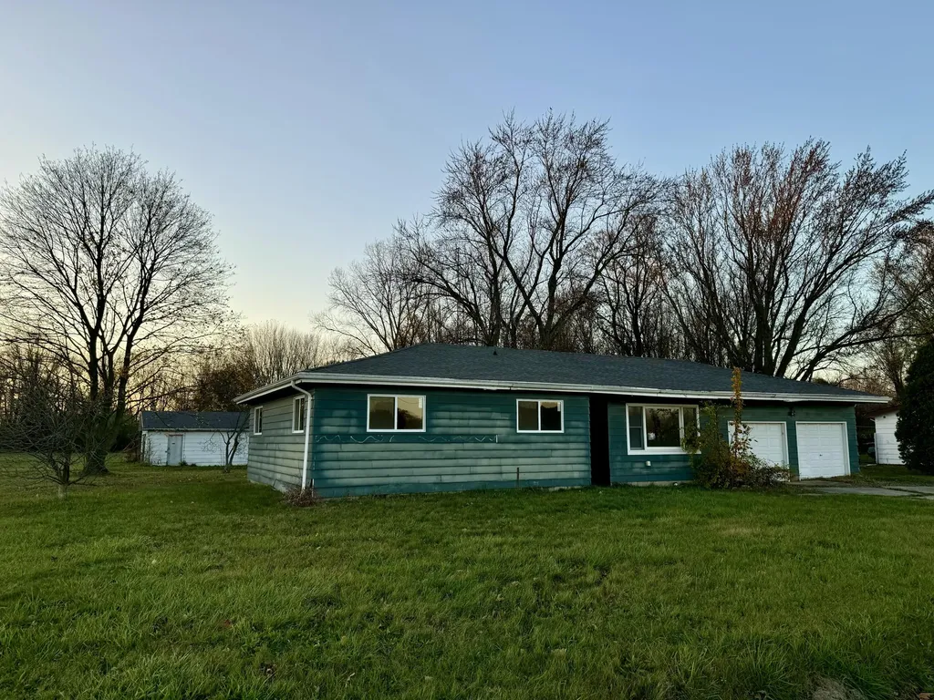 854 S Crystal Avenue Benton Charter Township MI 49022