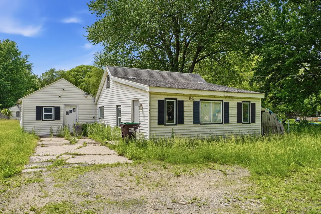 1525 S Dangl Road Muskegon Charter Township MI 49442