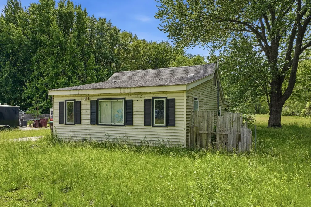1525 S Dangl Road Muskegon Charter Township MI 49442