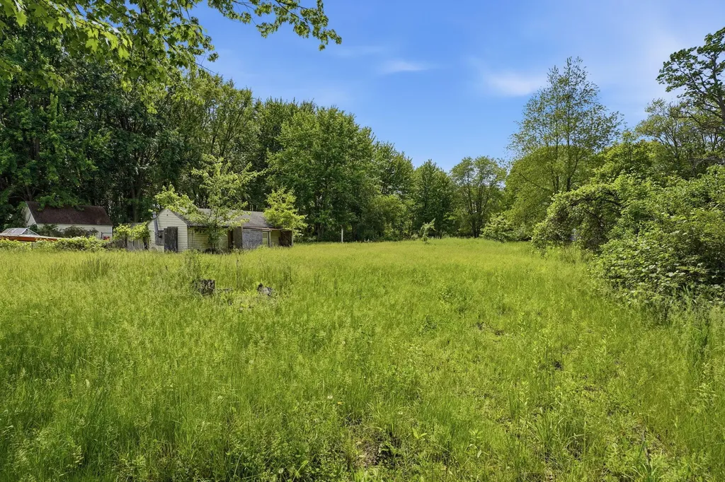 1525 S Dangl Road Muskegon Charter Township MI 49442
