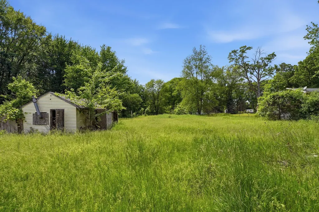 1525 S Dangl Road Muskegon Charter Township MI 49442