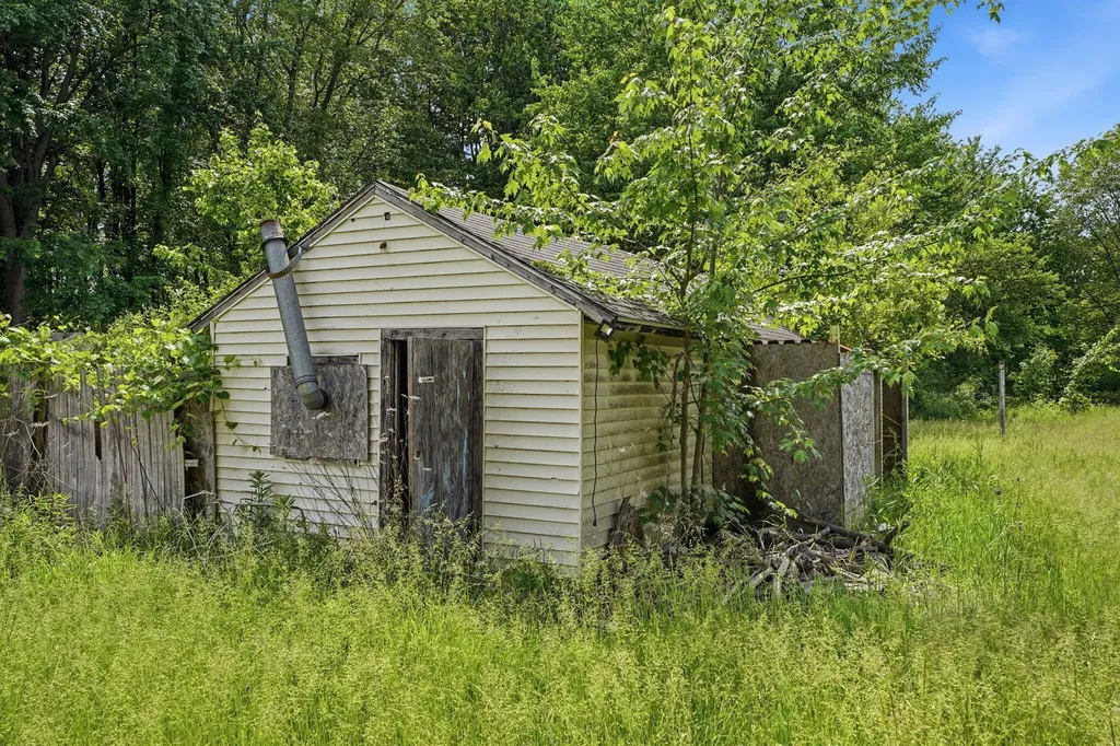 1525 S Dangl Road Muskegon Charter Township MI 49442