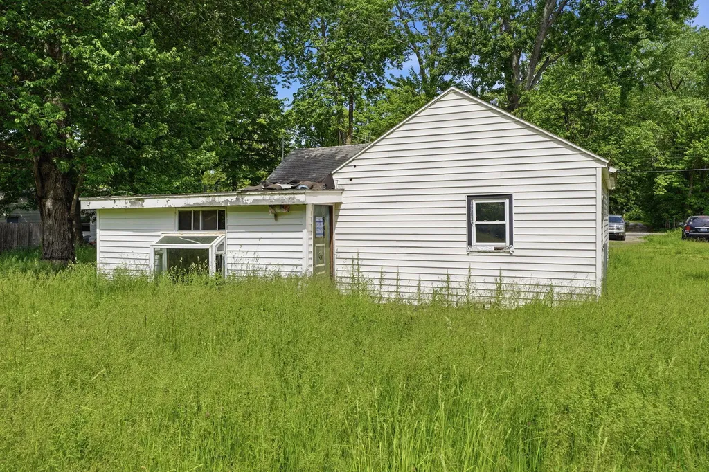 1525 S Dangl Road Muskegon Charter Township MI 49442