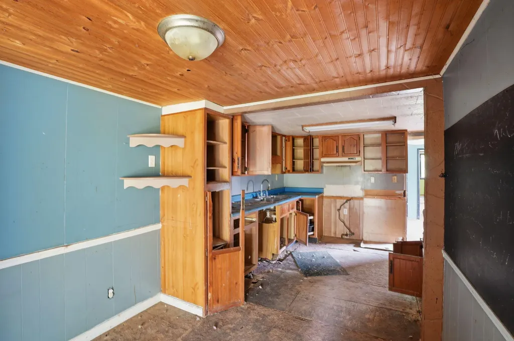 1525 S Dangl Road Muskegon Charter Township MI 49442