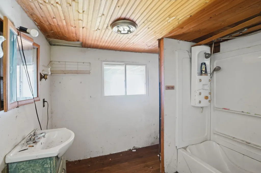 1525 S Dangl Road Muskegon Charter Township MI 49442