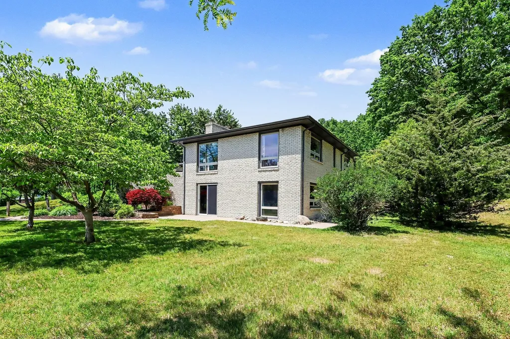 47233 Cr 380 Columbia Township MI 49056