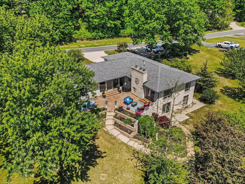 47233 Cr 380 Columbia Township MI 49056