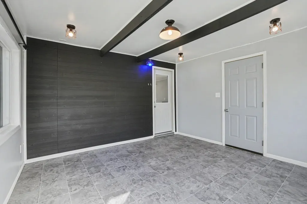 70068 Michigan 43 South Haven Charter Township MI 49090