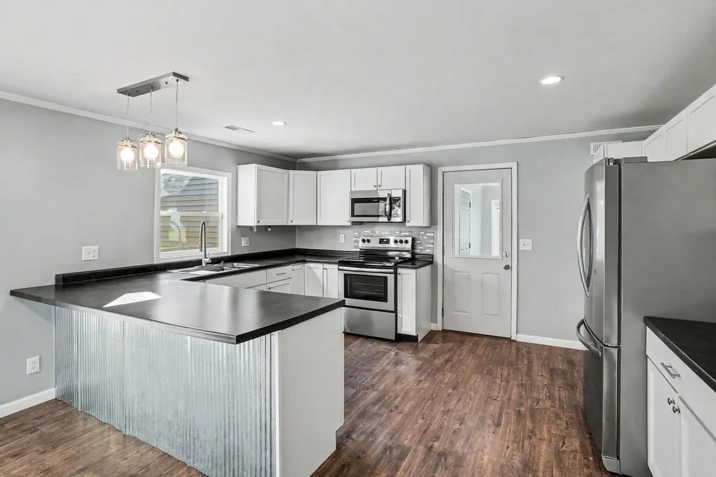 70068 Michigan 43 South Haven Charter Township MI 49090