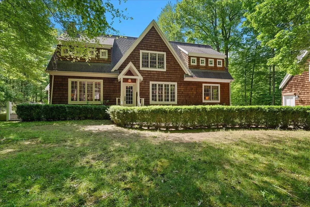 7957 Barbaras Way Chikaming Township MI 49115