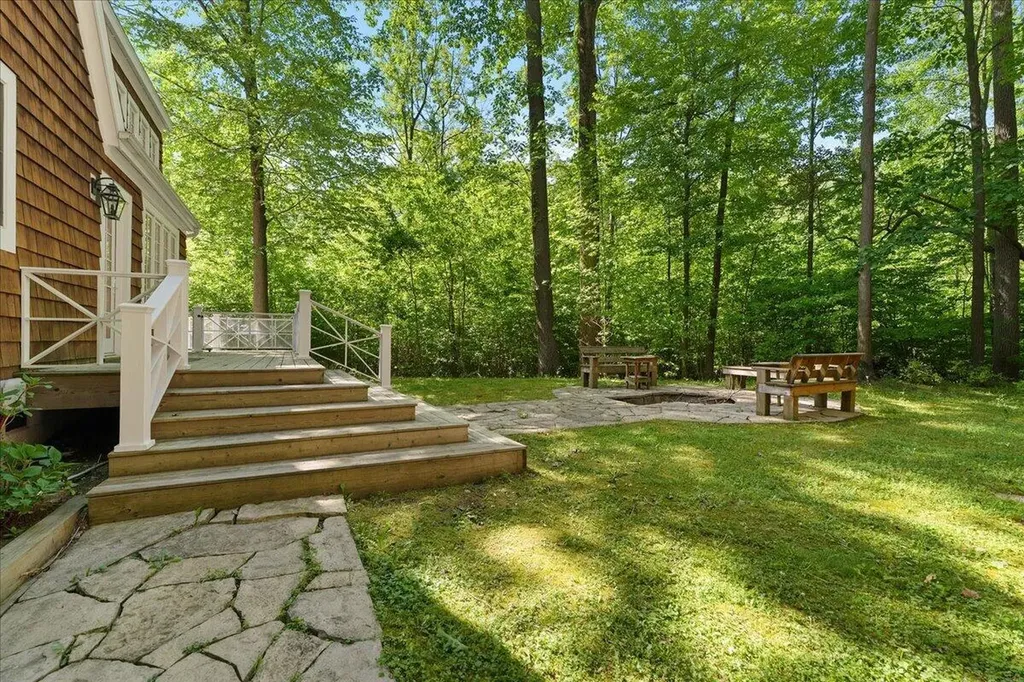 7957 Barbaras Way Chikaming Township MI 49115