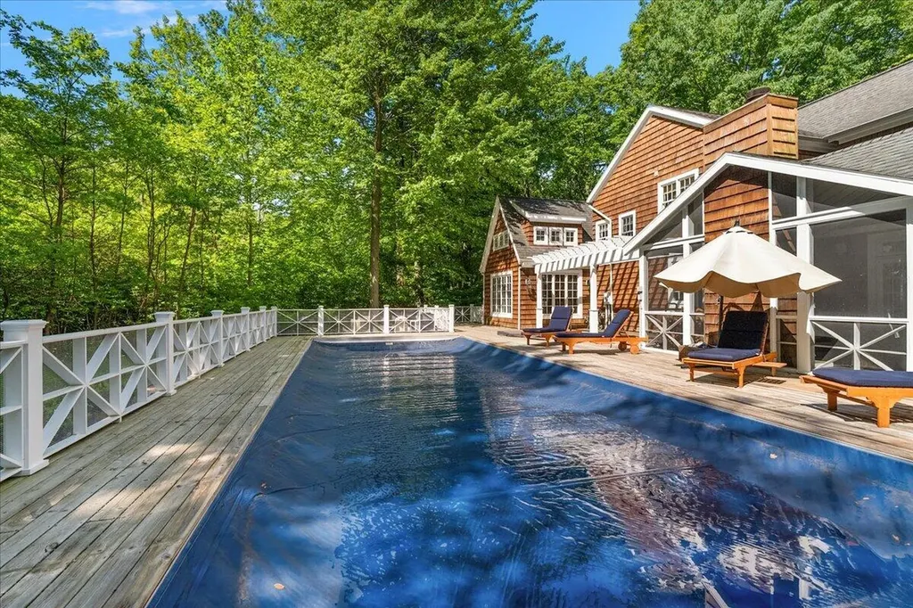 7957 Barbaras Way Chikaming Township MI 49115