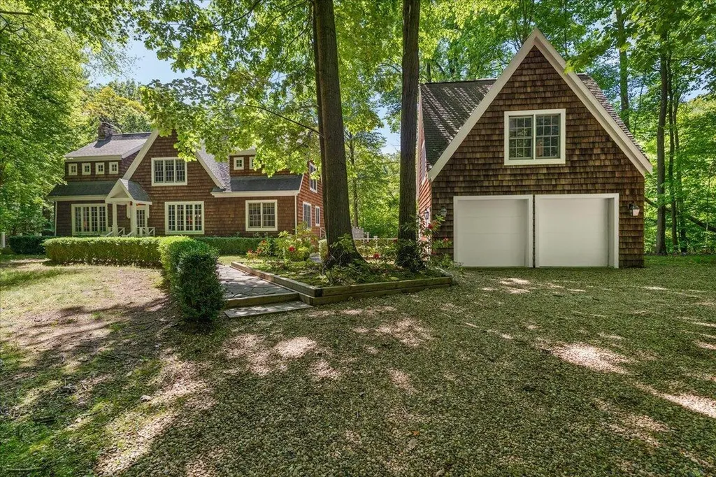 7957 Barbaras Way Chikaming Township MI 49115