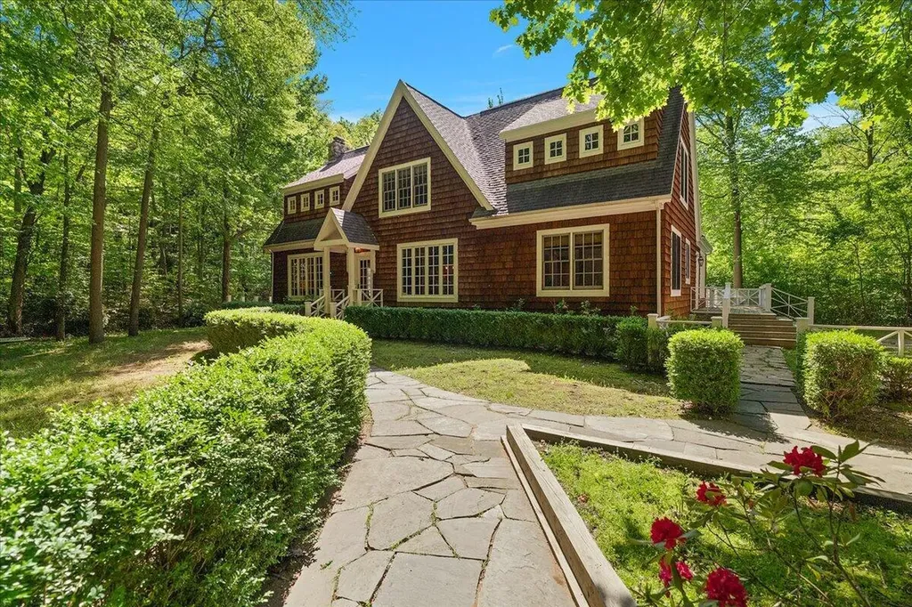7957 Barbaras Way Chikaming Township MI 49115